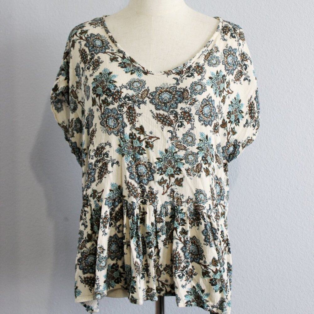 Boutique Floral Round Neck Ruffled Short Sleeve Blouse Size L